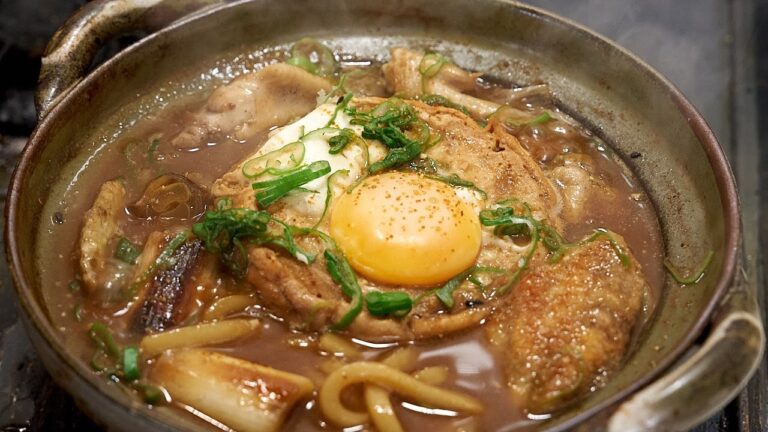 これ以上しみる夜食があるか？【名古屋風手羽煮込みうどん】