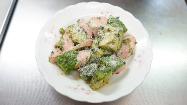 【魚肉ソーセージとアボガド】粉チーズ和え！