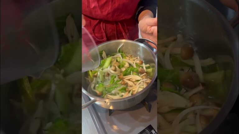 ＼シンプルスープ／野菜たっぷりコンソメスープ レシピはコメント欄に記載 #shorts