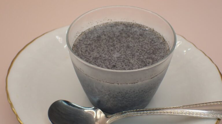 ちょ〜簡単濃厚黒ゴマプリンです。ヘボでもお店の味が作れます。It is a super easy rich black sesame pudding.