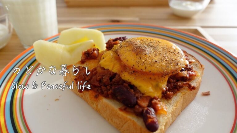 ちょっと贅沢な朝ごはん/チリコンカントースト/照り焼きチキンサンド
