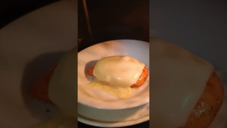 仕事終わりにチーズとスパイシーチキン組み合わせたら美味すぎた#shorts