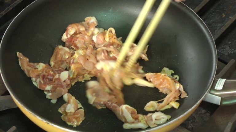 『新じゃがとスナップえんどうのカレー炒め』（レシピ）