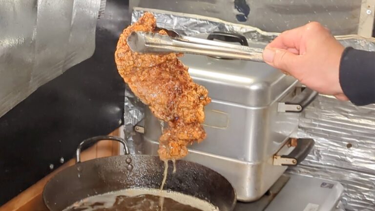 【台湾料理】大鶏排 - スパイシーな特製タレに漬けた鶏もも肉1枚が丸ごと唐揚げに - 創作アジアンダイニングKOSE【神戸グルメ】