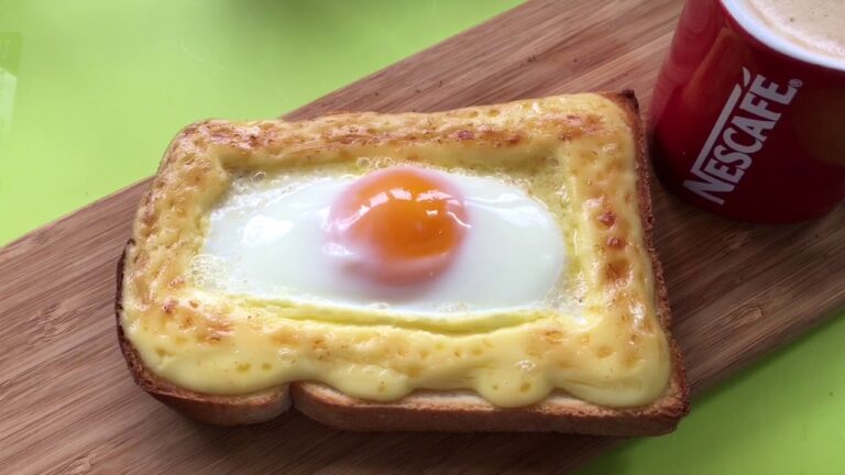 便利な朝食　NO.3　半熟卵トースト　マヨネーズと卵、パンだけ　ラピュタパン？