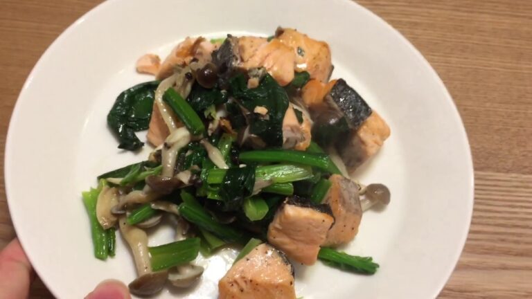 鮭とほうれん草のバター炒め/Stir-fried salmon and spinach