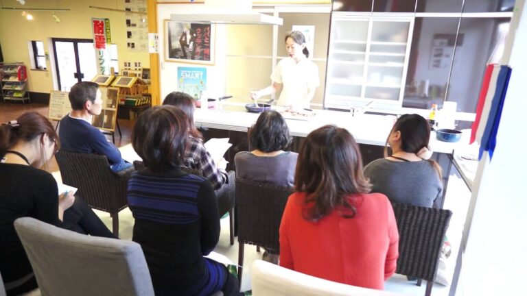 松井産業リフォーム館の料理教室にご参加いただきありがとうございました!①鮭といろいろ根菜の南蛮漬け②しめじ,菊花,春菊のおひたし③ひじきと桜えびの炊き込みご飯④豆乳プリンをつくりました!⑥