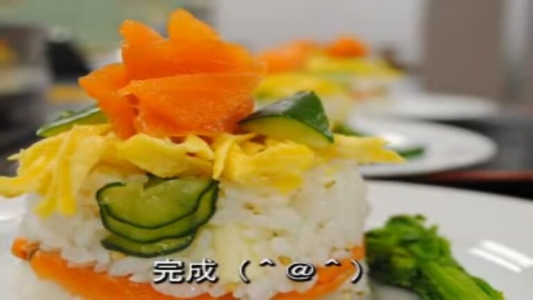 【簡単レシピ】日本料理　サーモンときゅうりのケーキちらし寿司の簡単料理