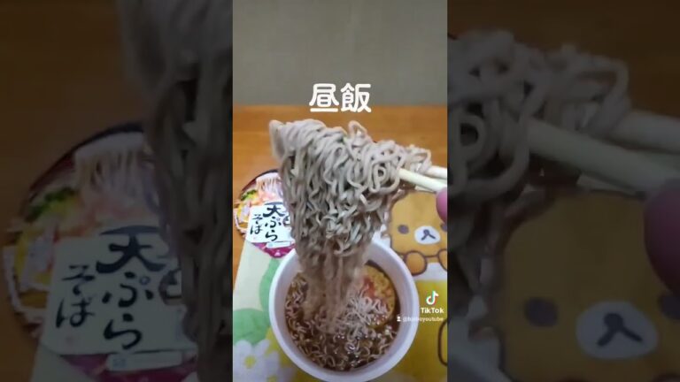 #ごつ盛り天ぷらそば #小魚ふりかけ天ぷら丼 #これまじ至高 #昼飯