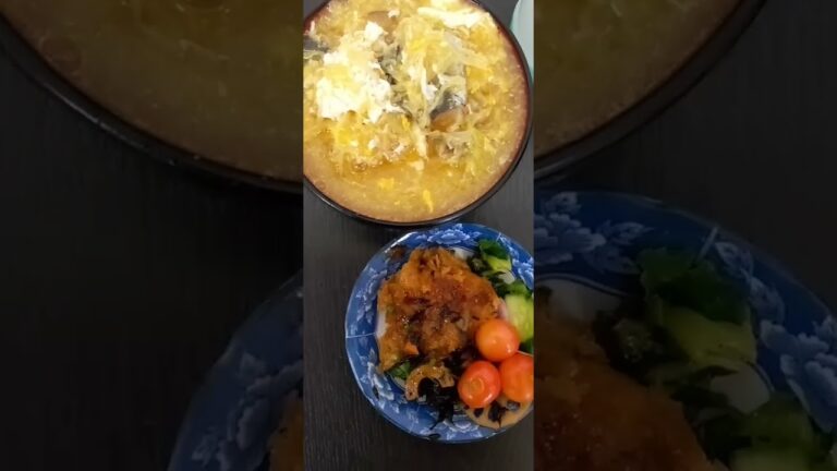 #夕食 。あじたまごとじ丼、きゅうり漬物、ひじき蓮根煮込み、とんかつ、さくらんぼ。