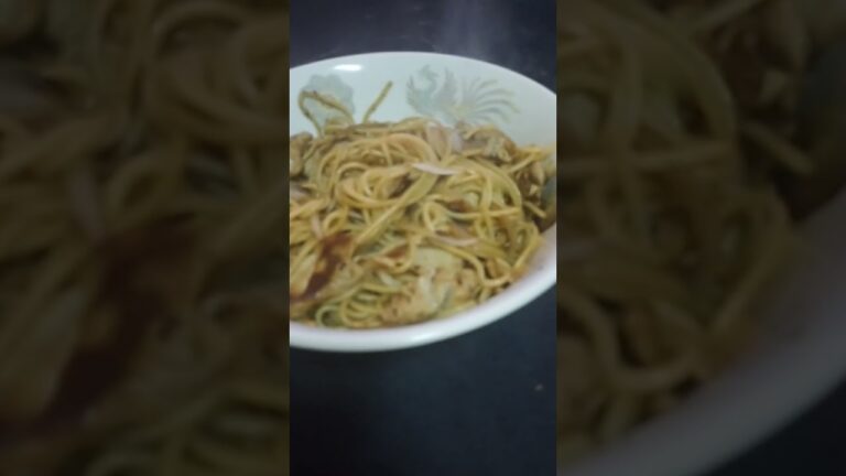 豚肉と玉ねぎの塩胡椒炒めパスタです