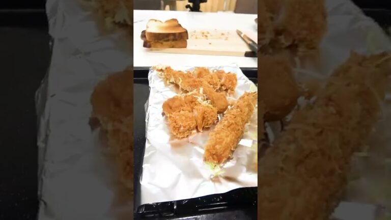残ったエビフライタワーでエビカツサンド作ったら幸せすぎた【#Shorts】