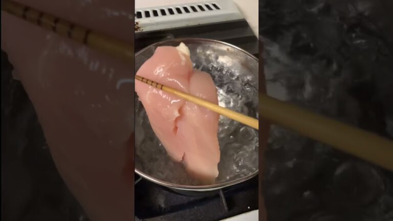 帰りが遅い嫁に作る晩飯【ササミ丼＋茹で汁スープ】#shorts