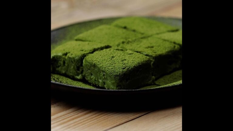 【牛乳と片栗粉だけで簡単おやつ！】抹茶牛乳もち / Matcha Milk Mochi #Shorts