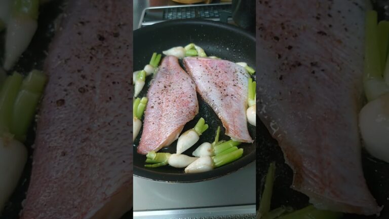 赤魚のオリーブオイルソテー　小さいカブ添え