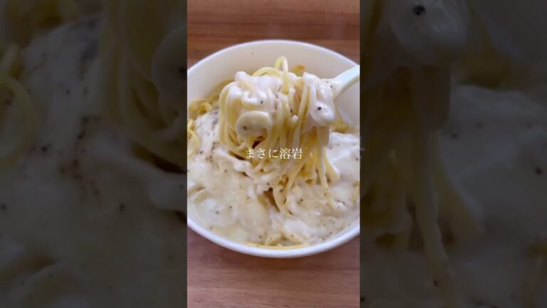 SNSで話題！ローソンの白い溶岩風パスタ！