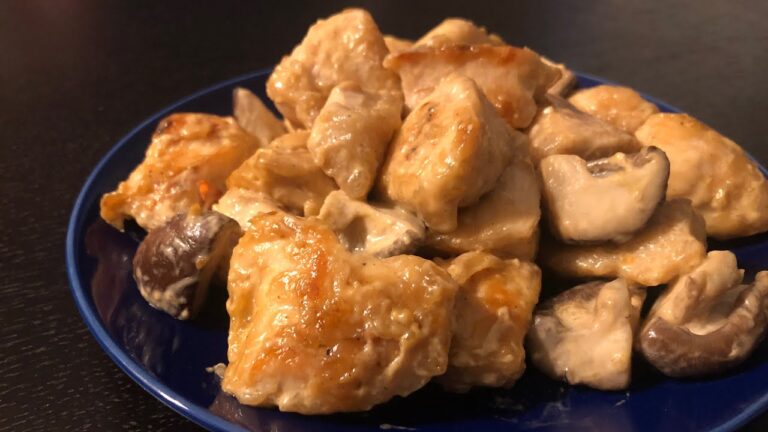 【簡単レシピ】しいたけと鶏むねのピリ辛マヨ炒め