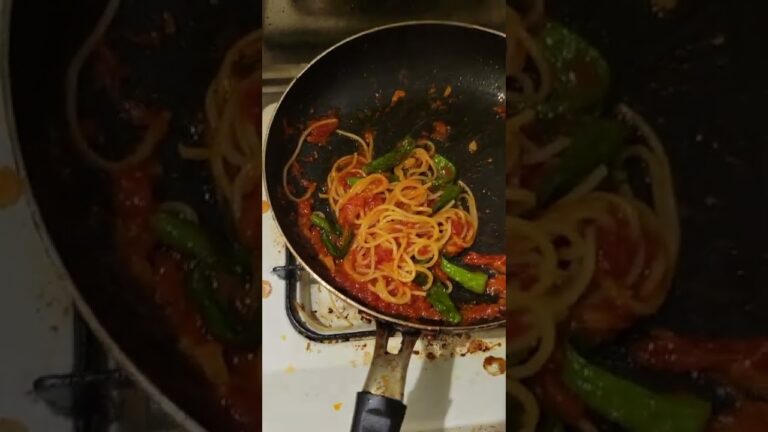 夏に食いたい、ししとう入りトマトソースパスタ　※説明欄にレシピあり