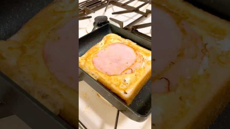 【食パン1つとフライパンで簡単♪ハムエッグチーズトースト】