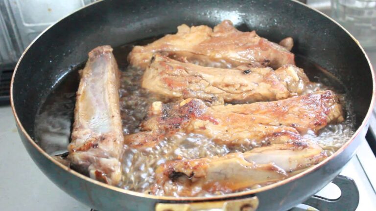 スペアリブをコーラで煮込む