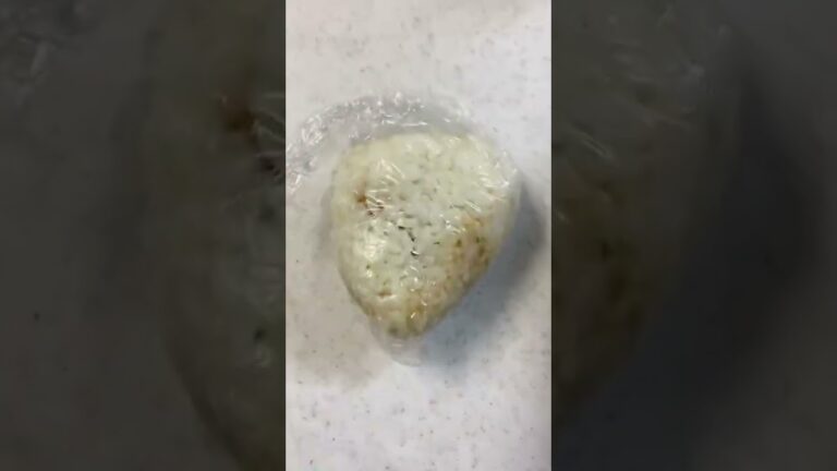 小さい頃お母さんが作ってくれてたおにぎり🍙