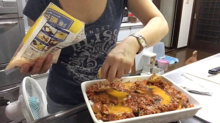 平日のテーブル  ナスとミートドリア