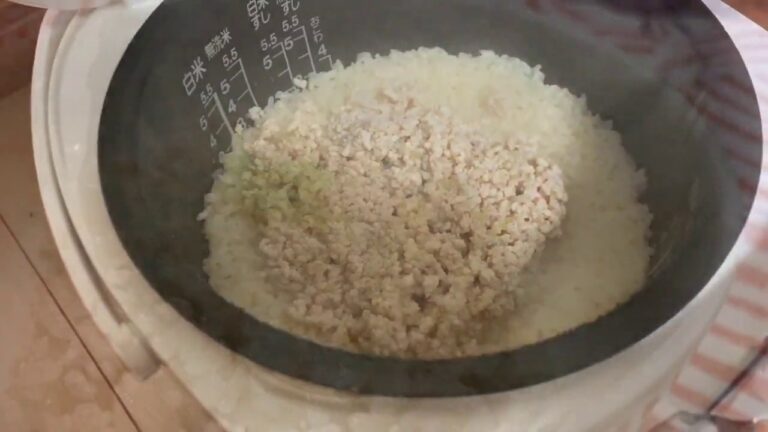 【炊き込みご飯】とりひき肉と生姜のご飯