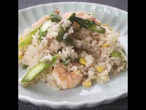 バターと削り節で香りよく えびとアスパラの炒飯 ｜ moguna[モグナ]