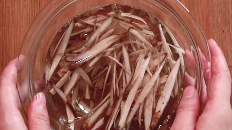 ごま油香る 具だくさん豚汁