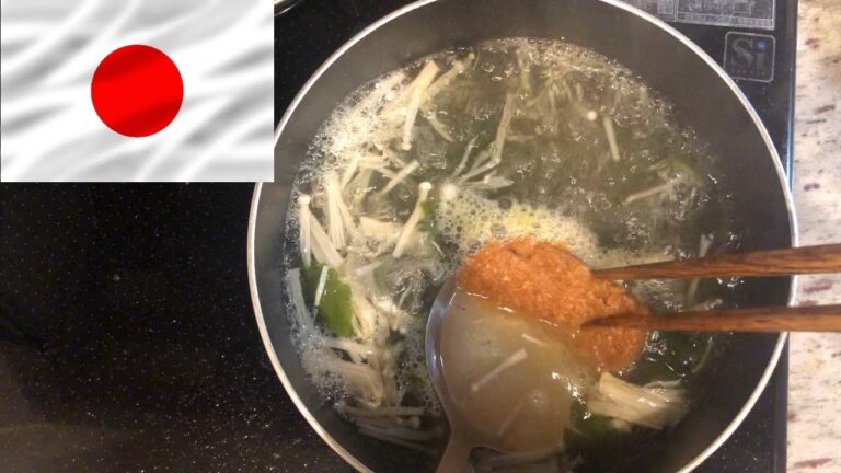 【Japanese food】How to make miso soup with enoki and seaweed