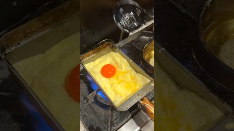 卵黄を閉じ込めたぷるぷるだし巻き玉子🍳甘い牛しぐれ煮と相性抜群でご飯が止まらない！！【大阪:月盗】