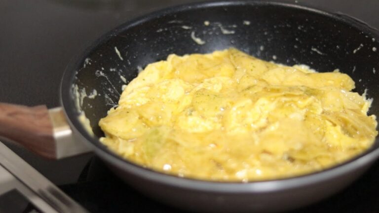 【ポテチと卵だけ！】超簡単なスパニッシュオムレツの作り方