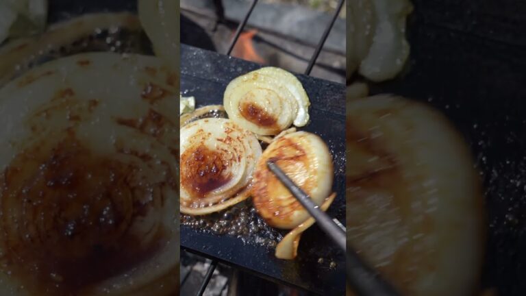 【簡単キャンプ飯】玉ねぎステーキはバターと焼肉のタレで🧅🧈🔥　#camping #camp #露營 #キャンプ