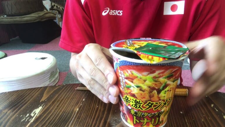 『自宅飯』辛激タンメンを食べてみた。＋おにぎり二つ