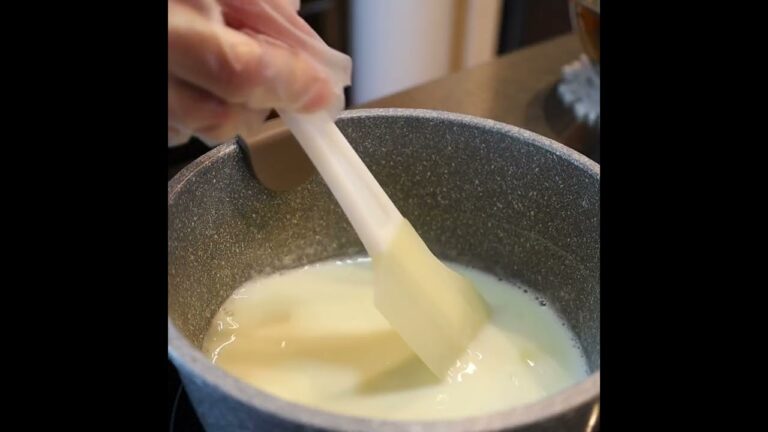 【パンナコッタ】超簡単で濃厚なミルクプリンと甘さを控えた大人のブルーベリーソースの作り方