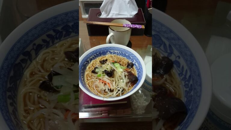 日清ラ王のインスタント麺野菜炒め増し本物風ぷ〜特製拉麺