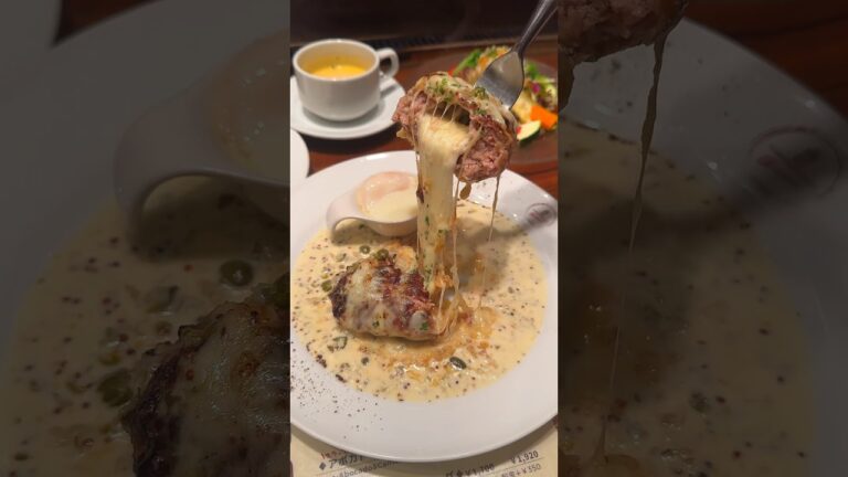 濃厚チーズを潜ませた肉厚ハンバーグ！クリーミーな特製マスタードソースとの相性も抜群【Chami：東京錦糸町】