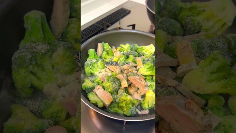 【冷凍ブロッコリーの簡単蒸し炒め】 忙しい日でもサッと作れるので、夕食のおかずにぴったり。#簡単レシピ#冷凍ブロッコリー#ブロッコリー#ベーコン#蒸し炒め