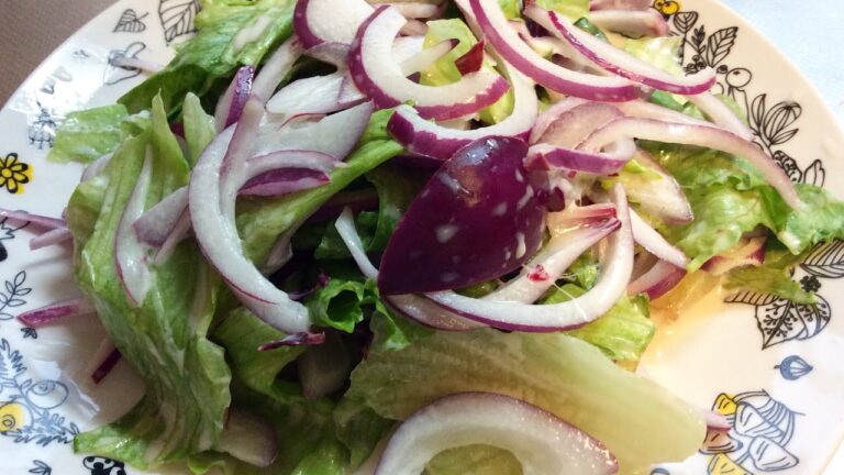 レタスと紫玉ねぎのフレンチサラダ