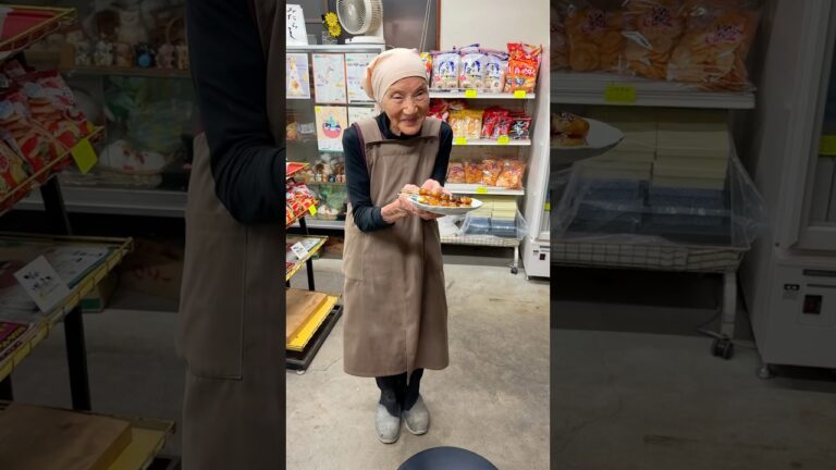 95歳のおばあちゃんが作るみたらし団子🍡昔から変わらず1本100円！【盛華堂】#名古屋グルメ #japanesefood #shorts