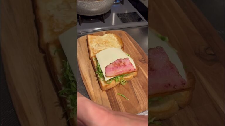 ＼栄養満点💯／豆腐とベーコンボリュームサンド レシピはコメント欄に記載 #shorts