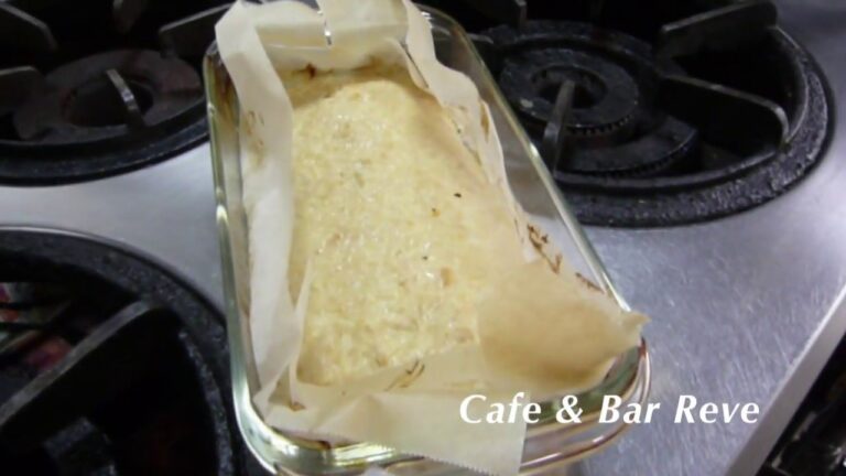 鶏ひき肉と卵で作る親子ミートローフ◎