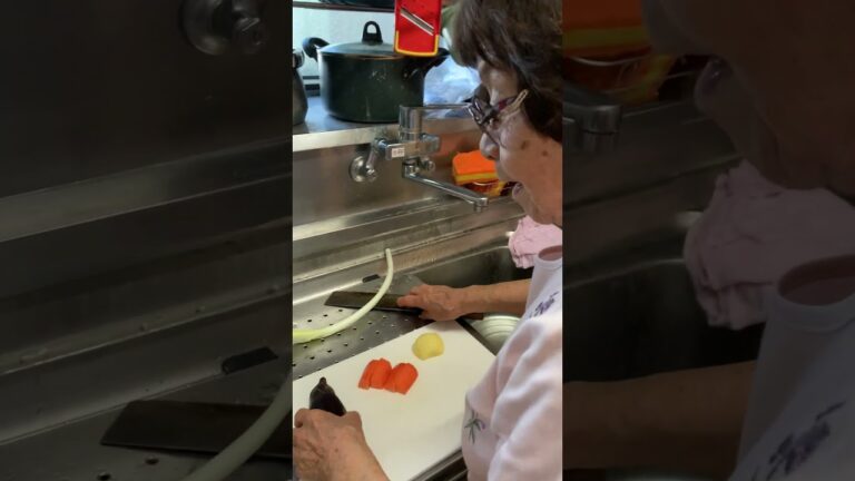 93歳おばあちゃん　今朝の味噌汁は茄子　#shorts