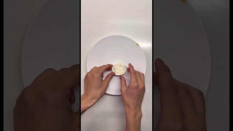 苺のカプレーゼを酔っ払いながら解説しました。白ワインとどうぞ。 #レシピ #いちご