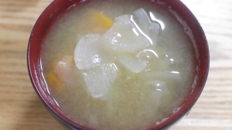【簡単料理】かぼちゃと玉ねぎの味噌汁