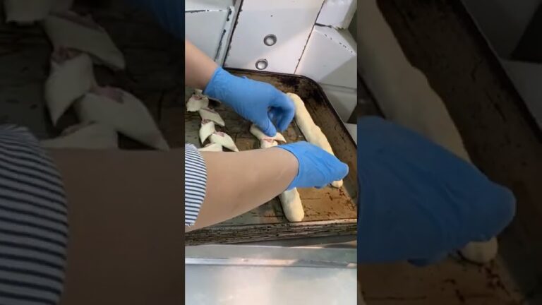 焼き立てパン工程　ベーコンエピ②