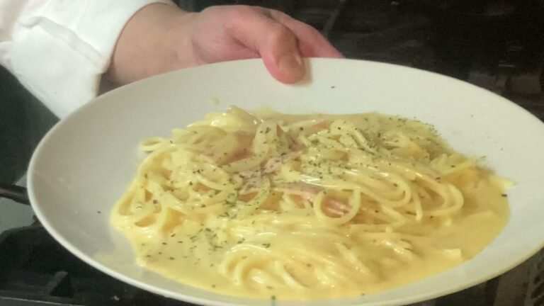 クリームシチューを使ってカルボナーラ。宴会の洋食屋。岡山駅前
