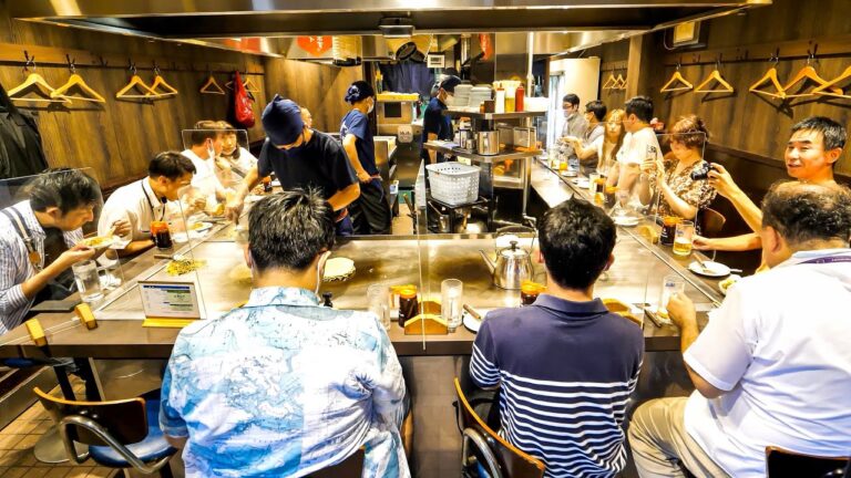 脅異の鉄板さばき！！並んででも食べたい大人気お好み食堂の絶品グルメ５選丨Japanese Street Food