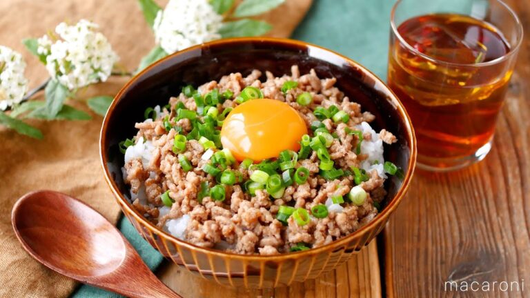 【豚肉そぼろ】作っておくと便利！丼やオムレツ、炒め物などアレンジいろいろ♪｜macaroni（マカロニ）