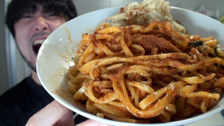 日清の汁なし坦々麺を冷やし坦々にするだけでトブぞ。